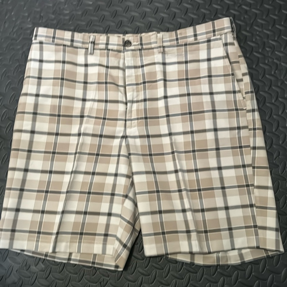 Haggar Mens Sport (brown,black) color shorts Size 40 waist, 100% polyester